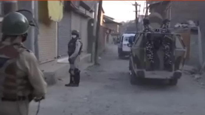 J&K पंपोर में CRPF टुकड़ी पर आतंकी हमला, दो जवान शहीद और तीन घायल