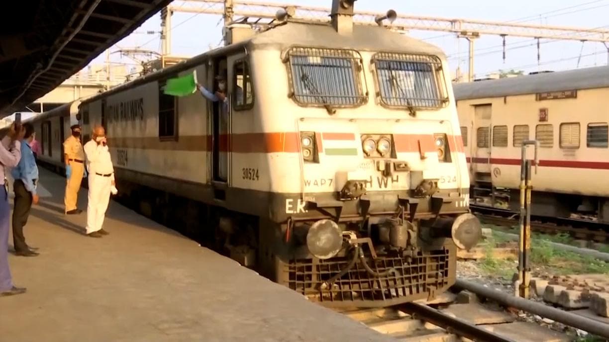 Special train timetable: হাওড়ার বদলে এবার শালিমার স্টেশন থেকে ছাড়বে এই ৮টি স্পেশাল ট্রেন