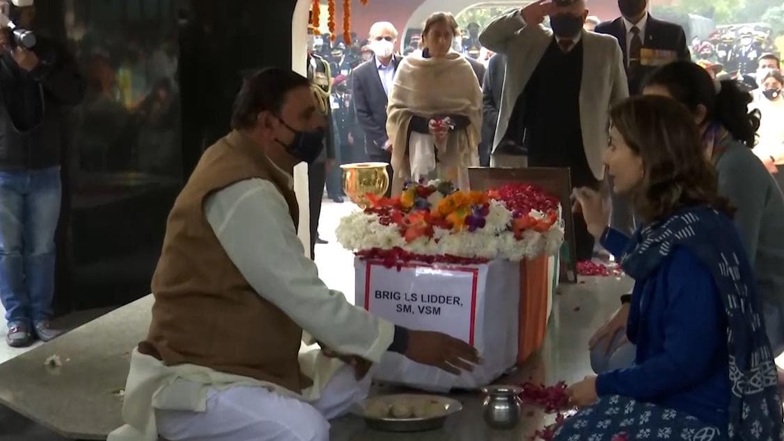 Martyrs Last Farewell: नम आंखों ने किया ब्रिगेडियर लिड्डर, लांस नायक विवेक और एस तेजा को आखिरी सलाम