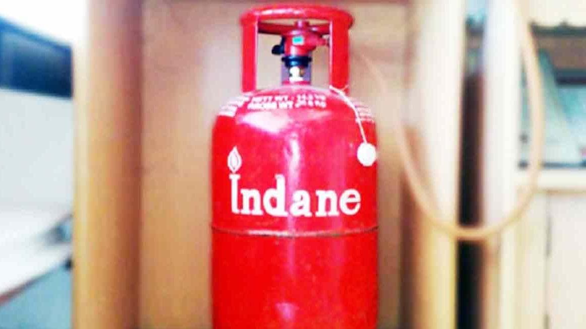 LPG: पिछले साढ़े 7 सालों में डबल हुई रसोई गैस की कीमत, देखें कैसे जल रही है आपकी जेब