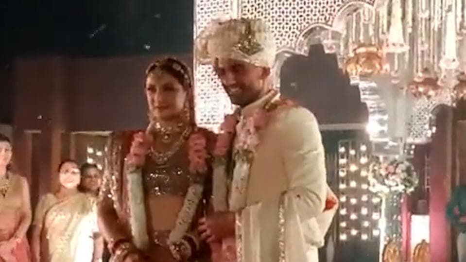 Deepak Chahar Marriage: ताजनगरी में दिल की पिच पर बोल्ड हुए इंडियन पेसर, देखें खूबसूरत दुल्हन संग VIDEO