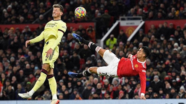 Premier League: Ronaldo's record 800th goal helps Manchester United beat Arsenal 3-2