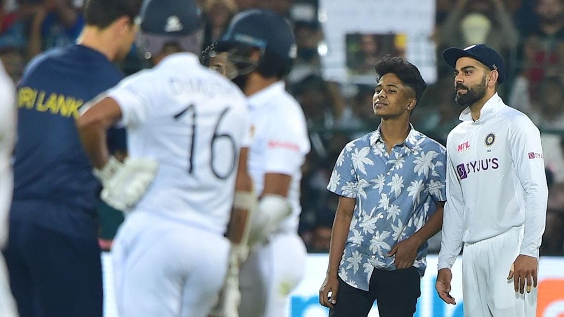 The Virat Kohli craze! 3 fans enter field, take a selfie with the ex RCB skipper in Bengaluru