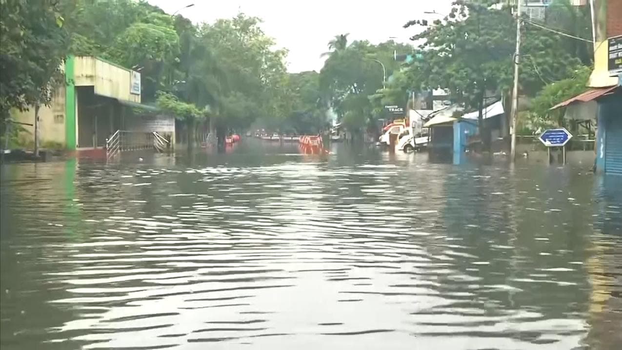 Heavy rains continue to lash Chennai, intensity to reduce from Sunday predict weather experts