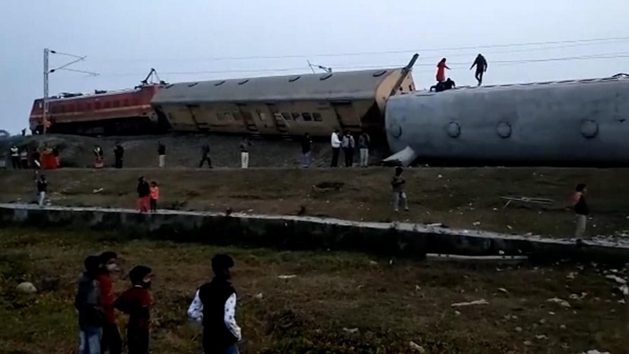 'A loud sound & everything went blank': Survivors recount Bengal train accident horror