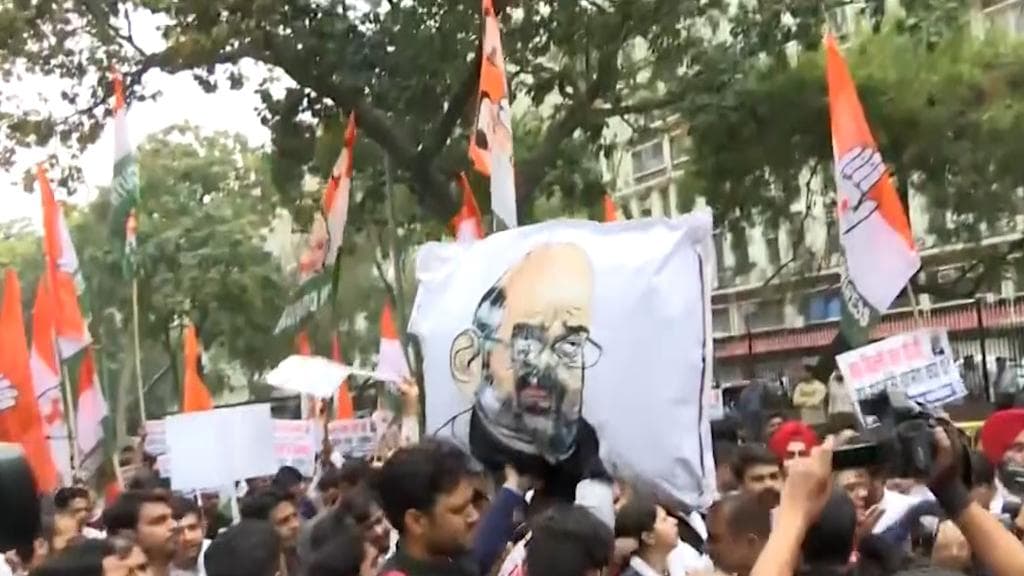 Congress on Lakhimpur: লখিমপুরকাণ্ডে ক্রমশ ঝাঁঝ বাড়াচ্ছে কংগ্রেস, বারাণসীতে প্রতিবাদে প্রিয়াঙ্কা গান্ধী