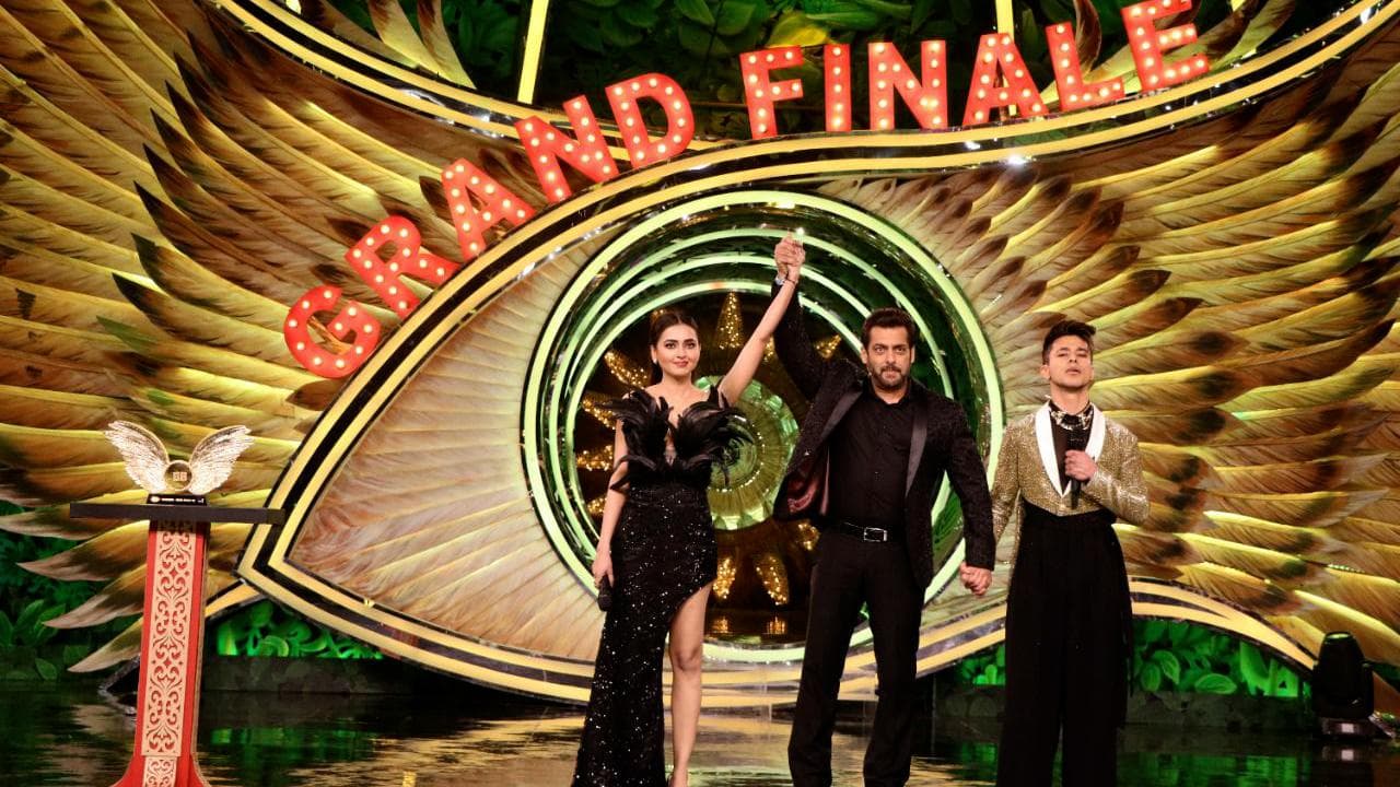 Bigg Boss 15 Finale: বিগবস ১৫ জিতলেন তেজস্বী প্রকাশ, ট্রফির সঙ্গে পেলেন ৪০ লাখ টাকা পুরস্কার 