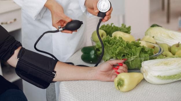 हाइपरटेंशन से हैं परेशान, जानिये क्या खाएं और किन चीजों से रहें दूर