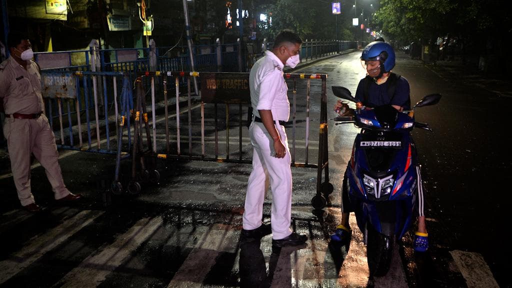 Coronavirus: বিধিনিষেধ সত্ত্বেও জয় রাইড চলছে শহরে! নৈশ বিধি ভাঙায় তিন দিনে ২১৬২টি মামলা