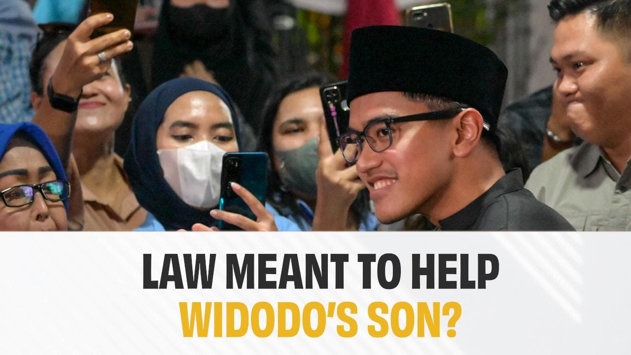 Indonesians attempt to storm parliament over proposed changes to election laws