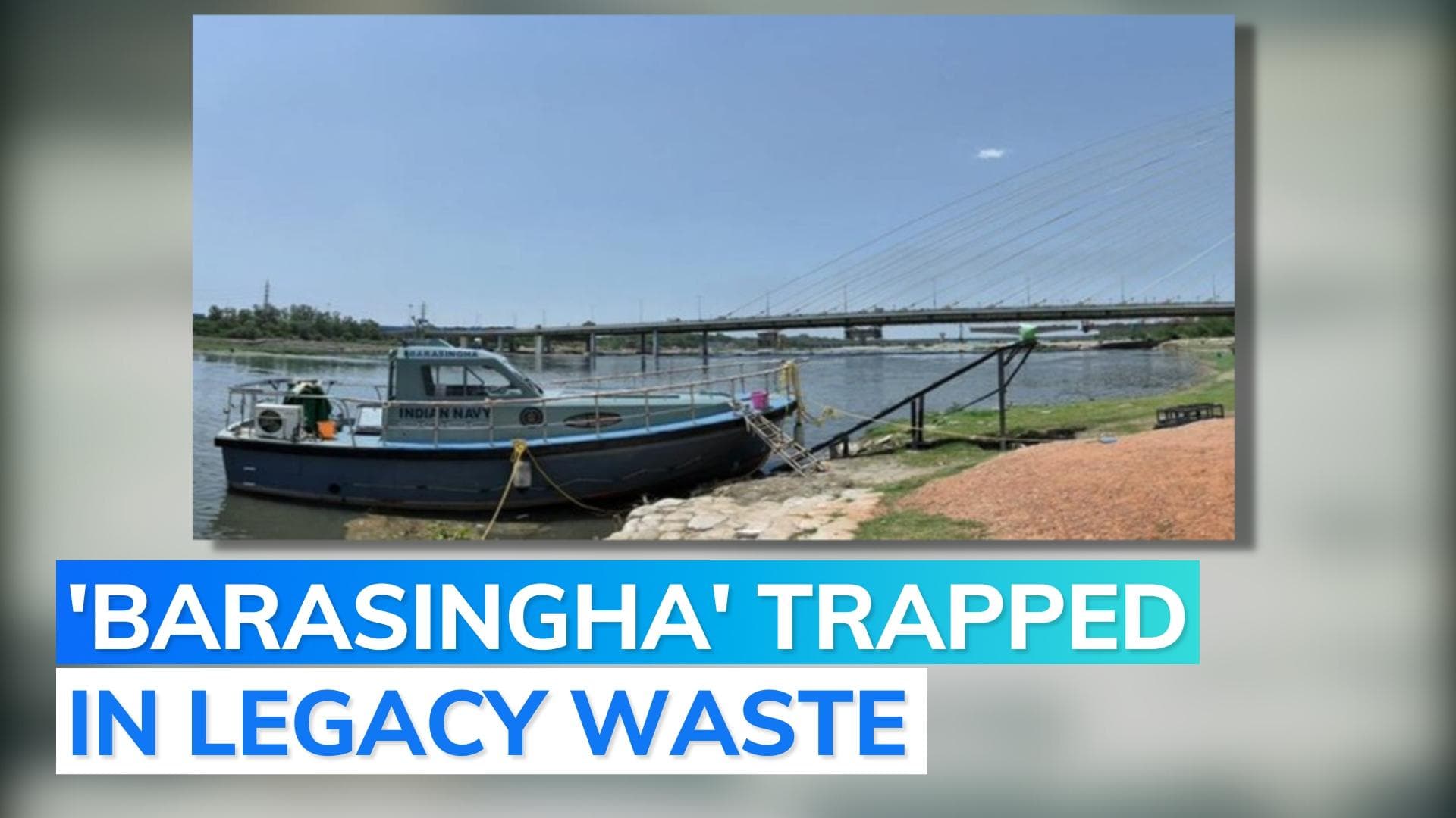 Navy boat brought to desilt the Yamuna gets stuck in river | Watch