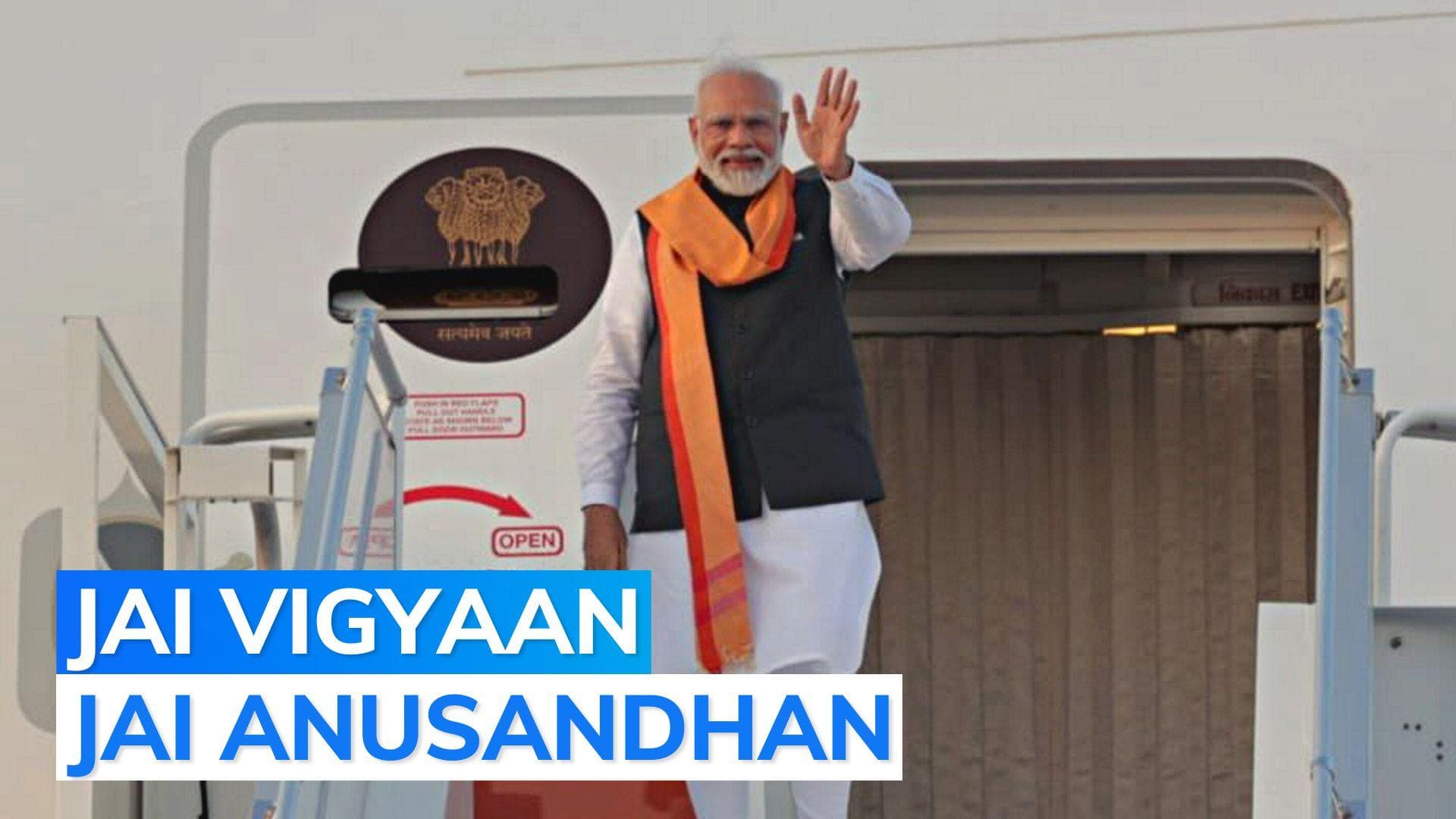 'Jai Vigyan Jai Anusandhan': PM meets ISRO scientists in Bengaluru