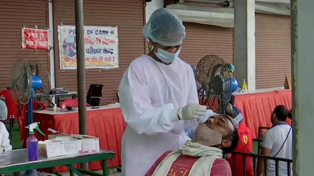 Covid in India: দেশে নতুন করে কোভিডে আক্রান্ত হলেন ১১,৯০৩ জন, মৃত্যু হয়েছে ৩১১ জনের