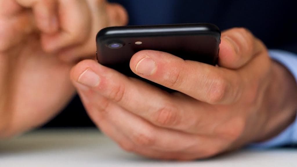 Mobile Phone: মোবাইল চার্জে বসিয়ে কথা, বিস্ফোরণে মর্মান্তিক মৃত্যু হল মহিলার