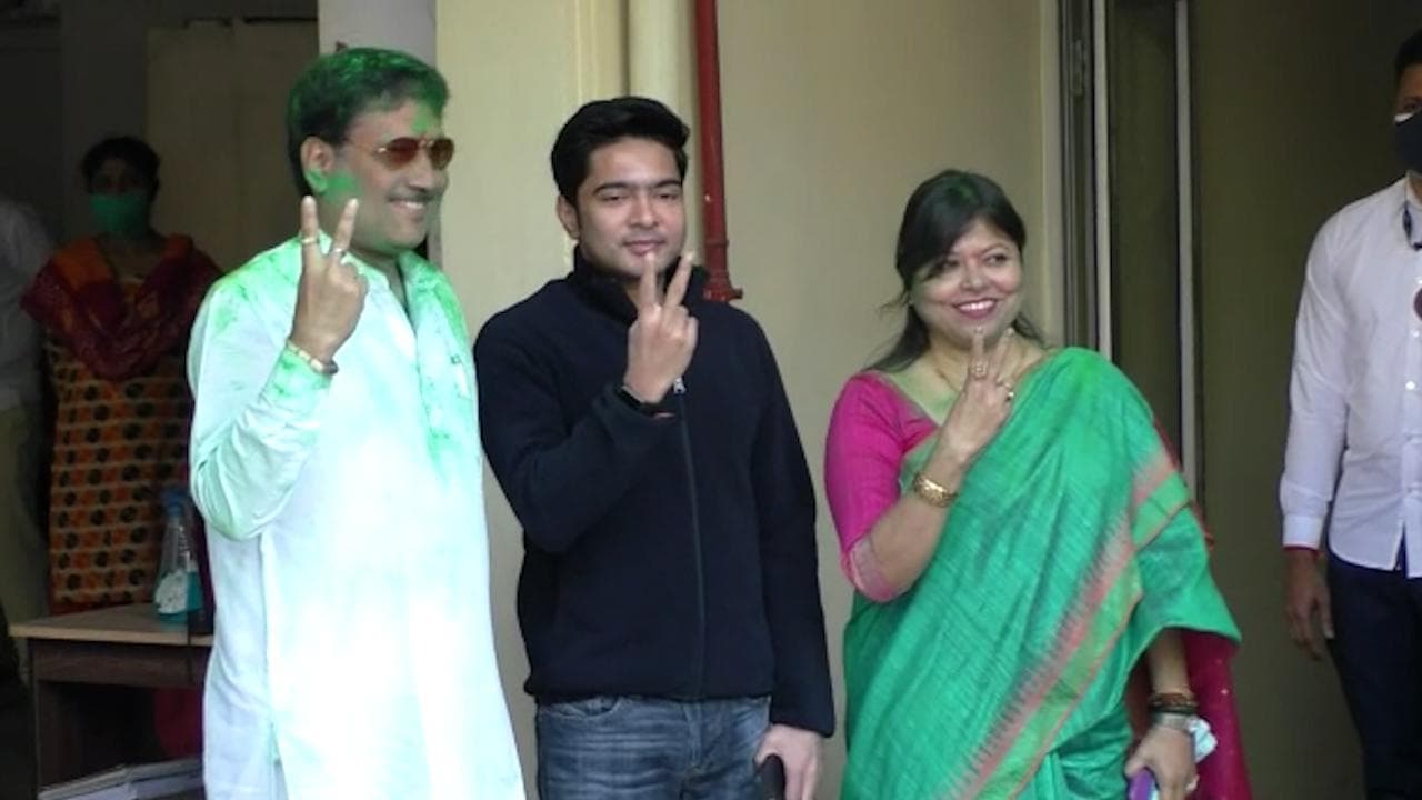 Sabyasachi meet Abhishek : বিধাননগরের মেয়র কে ? জিতেই মমতার কাছে সব্যসাচী-কৃষ্ণা