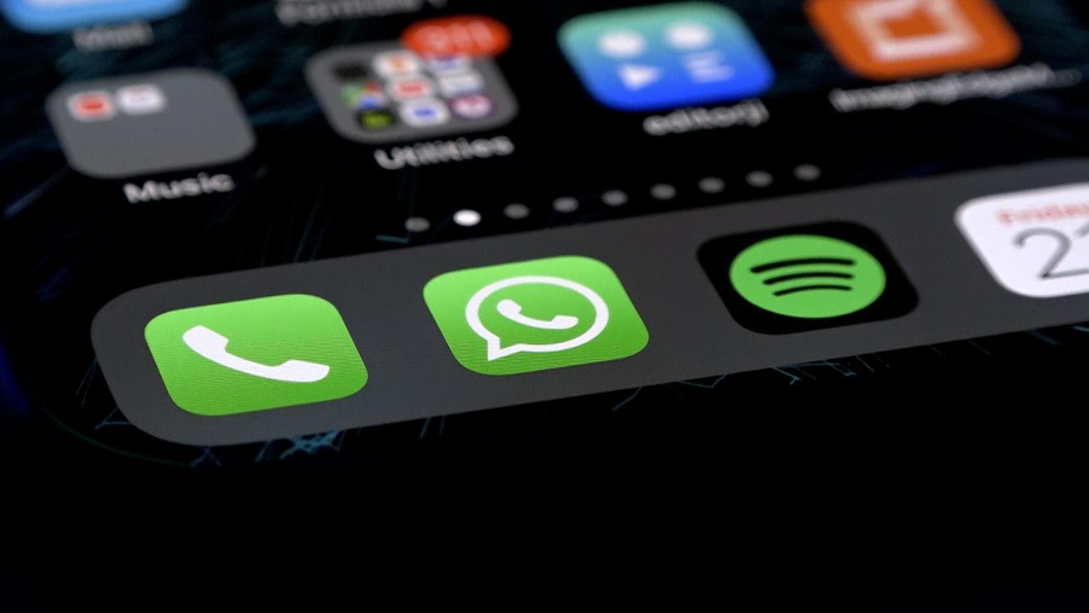 WhatsApp could soon let group admins delete messages for everyone