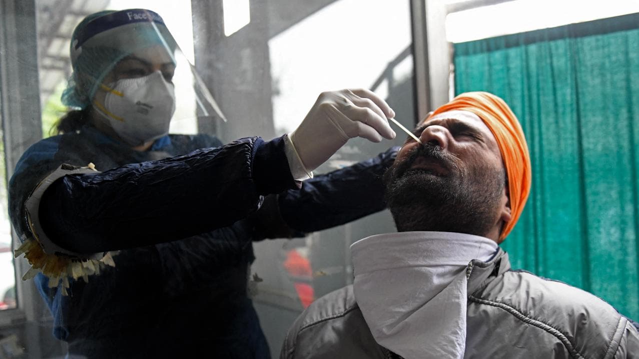 Omicron Community Transform: দেশে গোষ্ঠী সংক্রমণের পর্যায়ে আছে ওমিক্রন, দাবি কেন্দ্রীয় সংস্থার বুলেটিনে