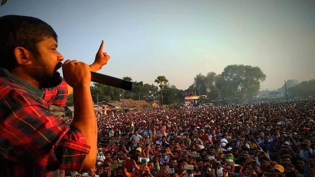 Youth icon Kanhaiya Kumar holds Congress hand