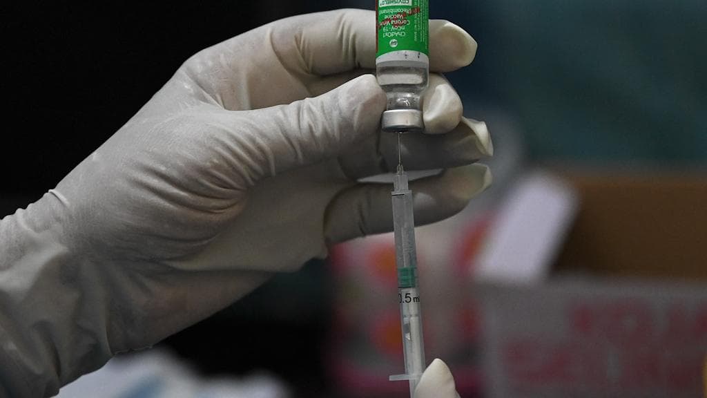 Covid in WB: রাজ্যে ১০ কোটি টিকাকরণ সম্পূর্ণ, দ্রুত দ্বিতীয় ডোজ নেওয়ার অনুরোধ মুখ্যমন্ত্রীর