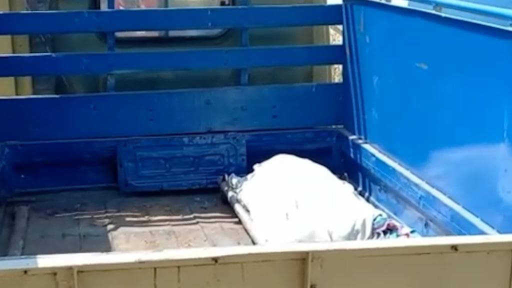 Memari Death: মেমারীতে রবিনসনকাণ্ডের ছায়া, বোনের পচাগলা মৃতদেহ আগলে দিদি