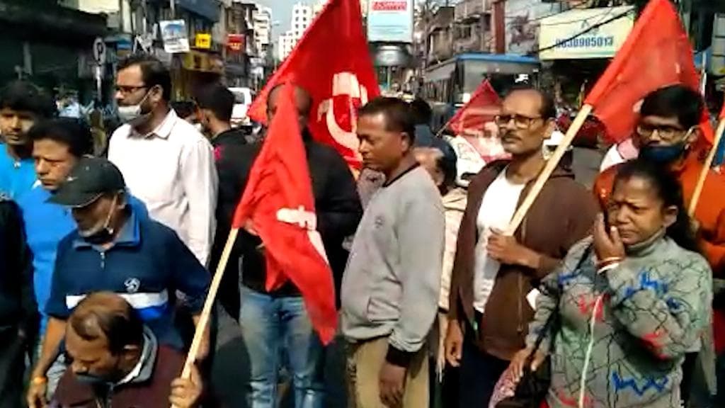 CPM: তিন ওয়ার্ডে ভোটলুটের অভিযোগ, পুর্ননির্বাচন চেয়ে বাঘাযতীনে সিপিএমের অবরোধ