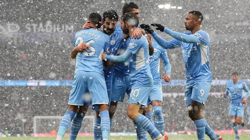 Gundogan, Fernandinho secure win for Manchester City amid snowstorm