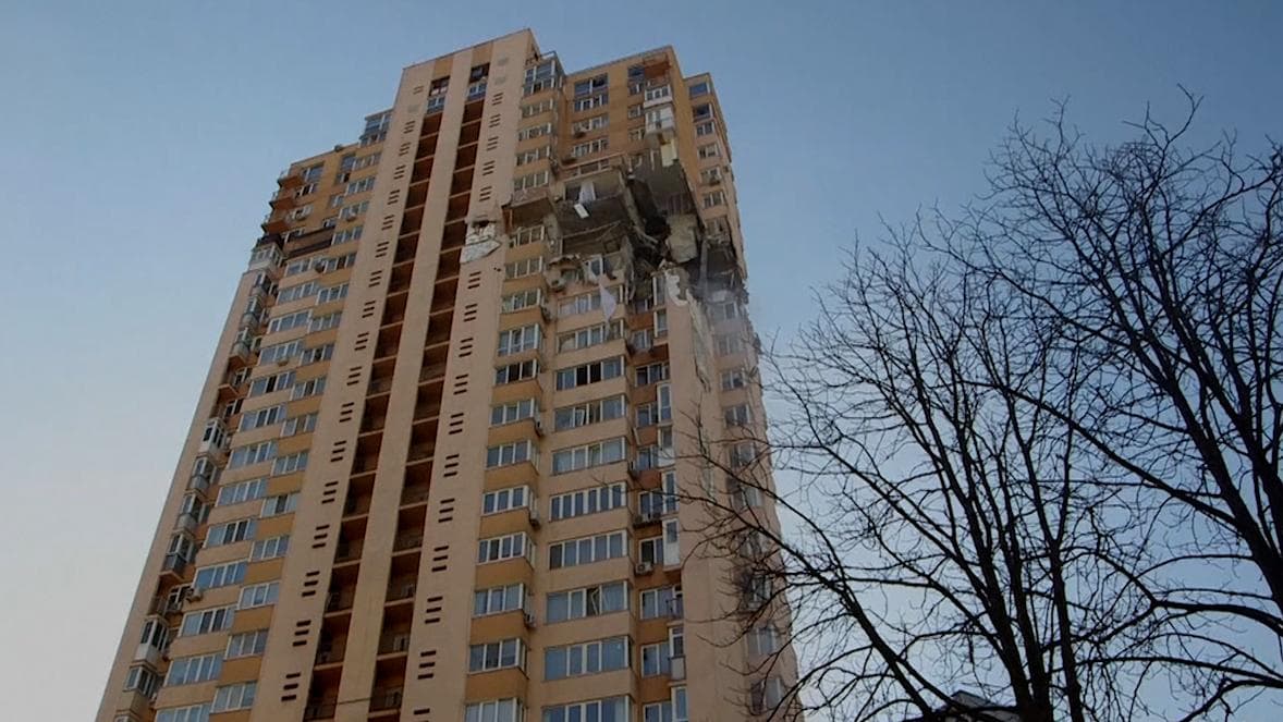 Ukraine : ইউক্রেনের কিয়েভের বহুতলে রুশ ক্ষেপণাস্ত্র হামলা, যুদ্ধে এখনও পর্যন্ত ১৯০ জনের মৃত্যু বলে দাবি