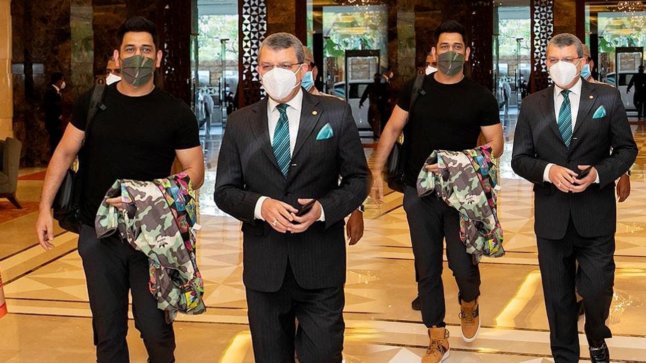 MS Dhoni arrived in Chennai: আইপিএলের মেগা নিলামের দু'সপ্তাহ আগেই চেন্নাই পৌঁছে গেলেন ধোনি