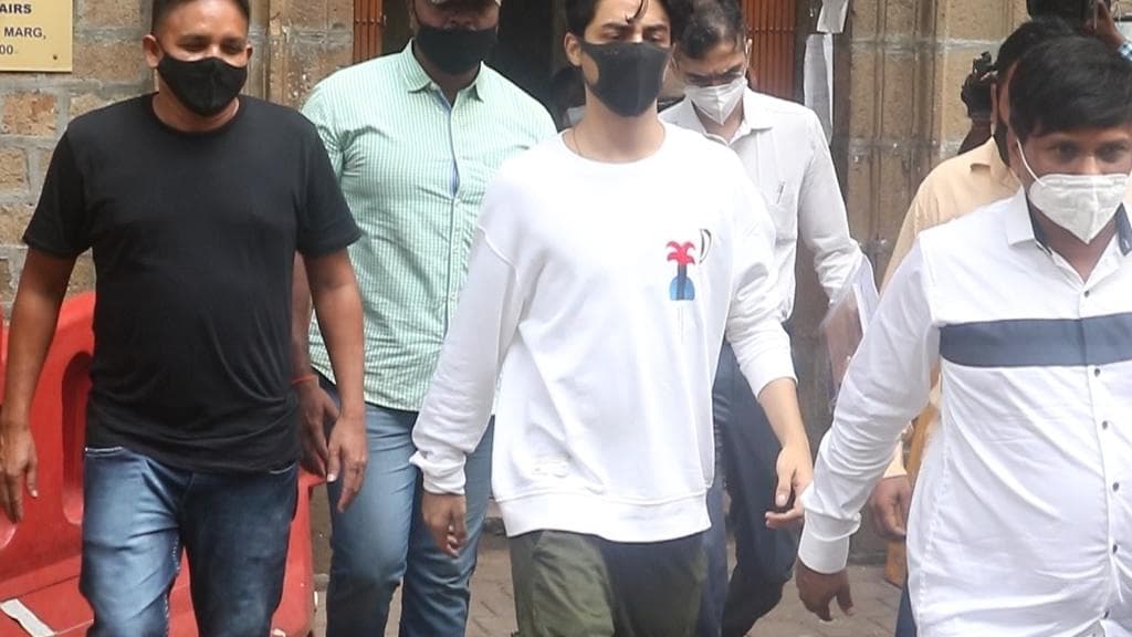 Aryan Khan: মাদকচক্রে জড়িত নন আরিয়ান খান, দাবি SIT -র