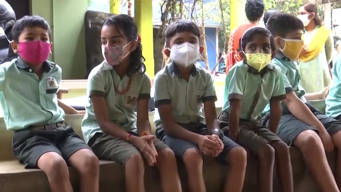 Gender-Neutral Uniform : বদলাচ্ছে স্কুল ইউনিফর্মের সংজ্ঞা, ছাত্র-ছাত্রীদের একই পোশাক কেরালার এই স্কুলে