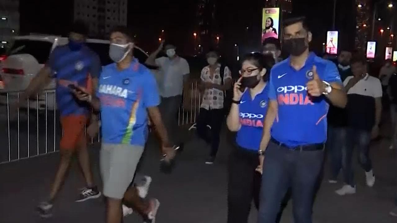 Ind vs Pak: भारत की हार पर फैन्स के मुरझाए चेहरे, देखें अनकट इमोशन्स...