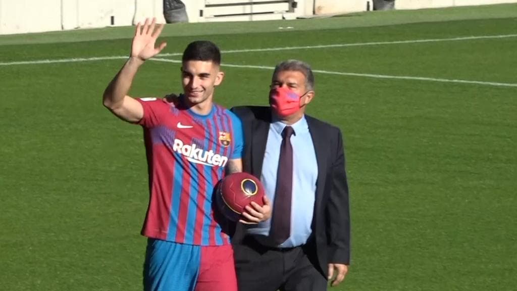 Ferran Torres: রেকর্ড অঙ্কে ম্যান সিটি থেকে ট্রান্সফার, তবু বার্সেলোনার হয়ে নামতে পারবেন না ফেরান টরেস 