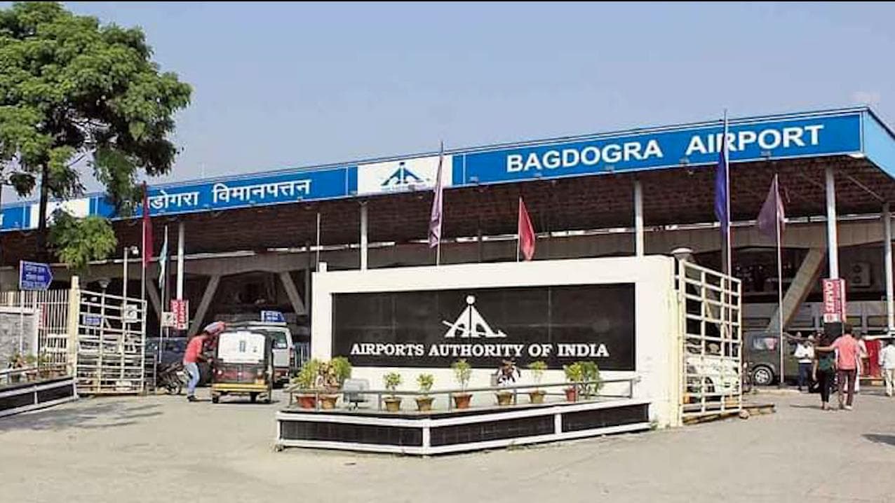Bagdogra Airport: রানওয়ে-তে ফাটল! বাগডোগরা বিমানবন্দরে ব্যহত উড়ান পরিষেবা