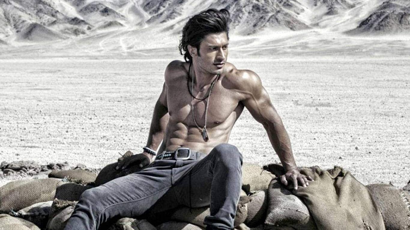 Vidyut Jammwal jonis hands with Kumar Mangat for 3rd film