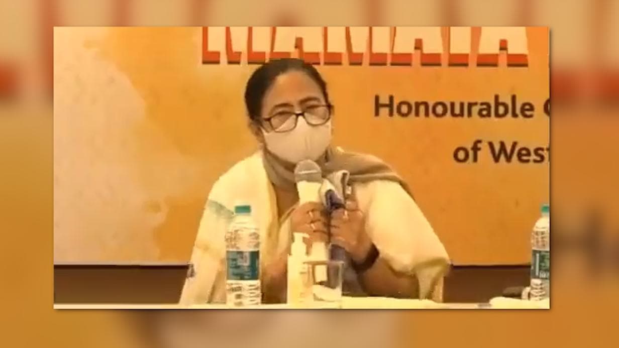 Mamata Banerjee: চেয়ারে বসে জাতীয় সঙ্গীত গেয়েছেন মমতা বন্দ্যোপাধ্যায়, অভিযোগ বিজেপির