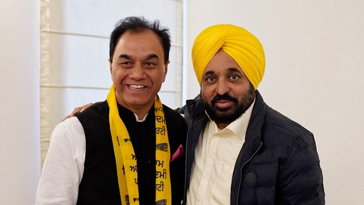Senior Punjab Cong leader Raj Kumar Chabbewal quits party, joins AAP