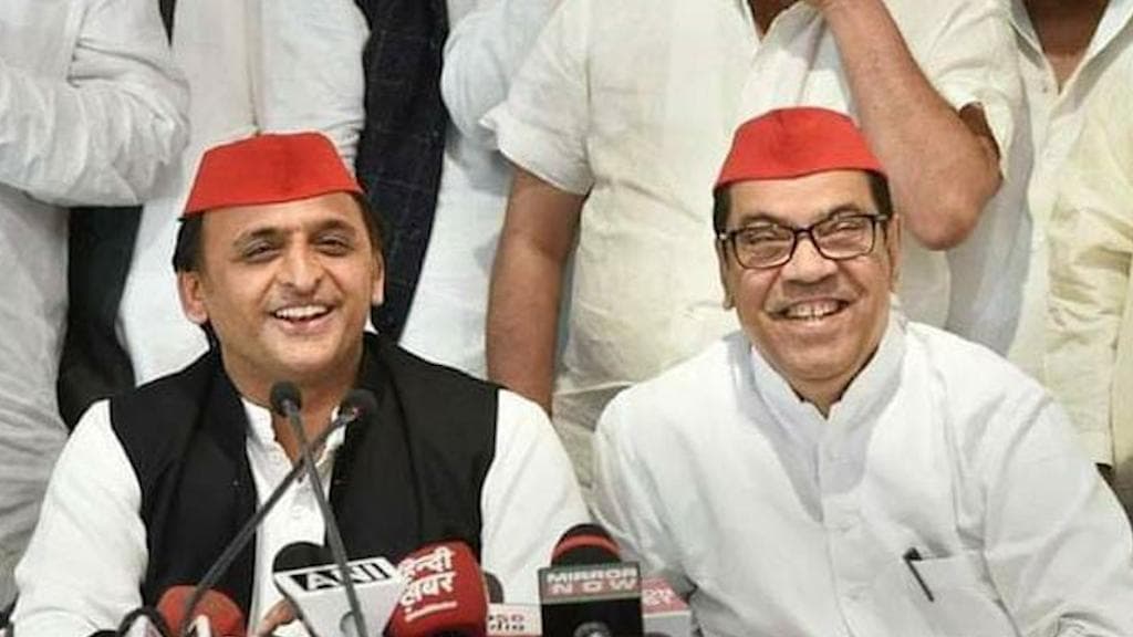 Akhilesh Yadav: আজ কালীঘাটে 'দূত' কিরণময়, উত্তরপ্রদেশে কর্মীসভায় মমতাকে চান অখিলেশ