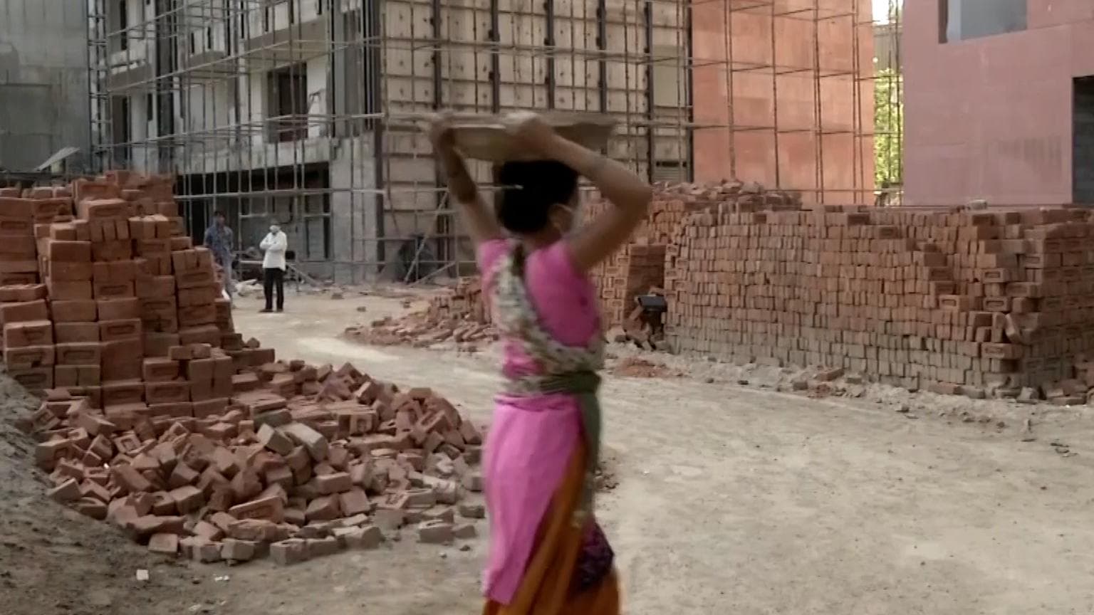 Air quality improves slightly, Delhi govt lifts ban on construction