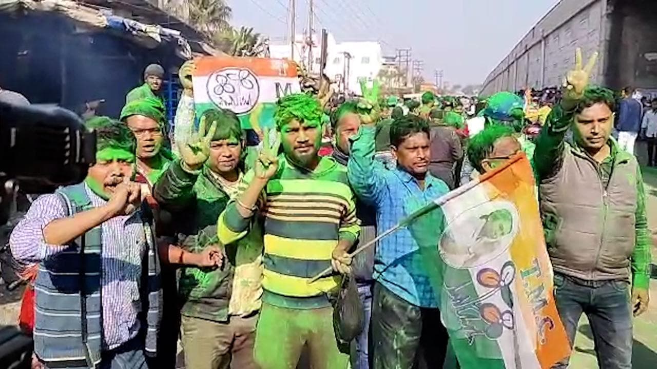 Asansol Municipal Election: আসানসোল পুরভোটের ফলাফল প্রকাশ পেতেই উচ্ছ্বাসে মাতলেন তৃণমূল কর্মী-সমর্থকেরা
