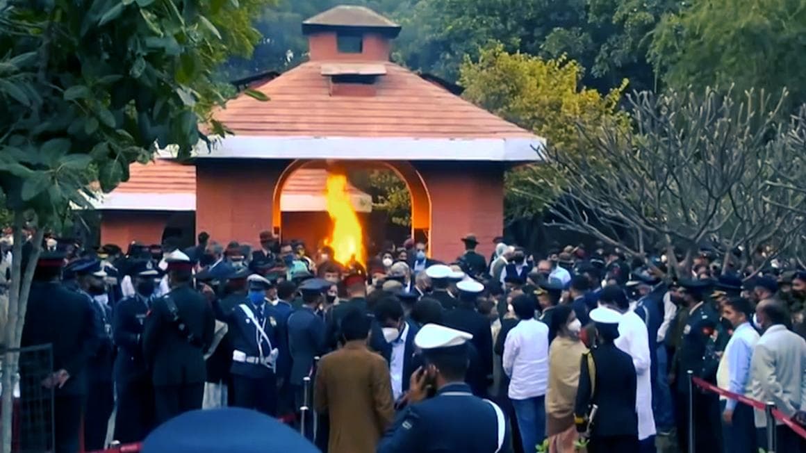 Bipin Rawat Last Farewell: বিদায় জেনারেল, পূর্ণ রাষ্ট্রীয় মর্যাদায় সম্পন্ন হল বিপিন রাওয়াতের শেষকৃত্য