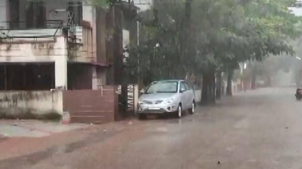 Rain: मौसम का बदला मिजाज, भारी बारिश से कर्नाटक में किसान परेशान