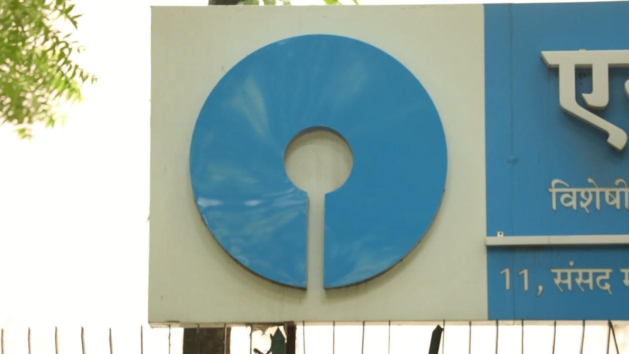 SBI new OTP system: প্রতারণা রুখতে ব্যাঙ্কিং ব্যবস্থায় বদল আনল এসবিআই, এবার থেকে এটিএমেও লাগবে ওটিপি