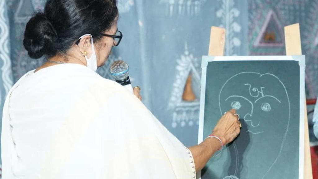 Mamata Banerjee : স্লেটের ওপর চক দিয়ে দুর্গা, মমতার আঁকা ছবি সংরক্ষণ পুজো কমিটির