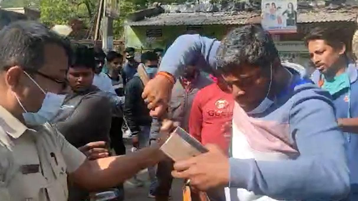 Asansol Municipal election: ''গুলি করেন দিন আমাদের!', পুলিশের সঙ্গে বচসা বিজেপি প্রার্থীর