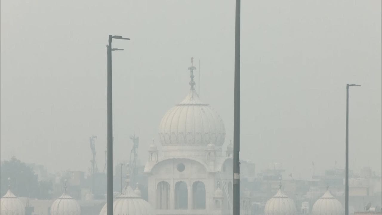 Delhi Pollution: दमघोंटू हो रही हवा, एयर क्वालिटी अभी भी बेहद खराब श्रेणी में 