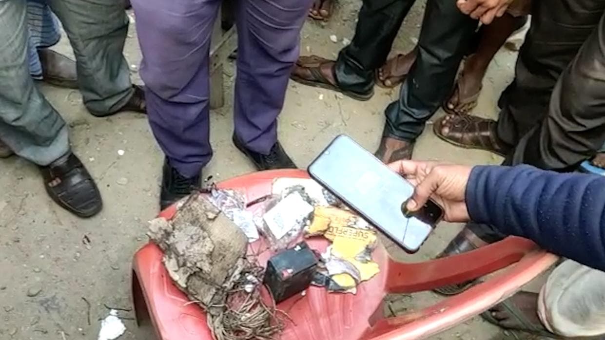 Blast in North Dinajpur: ওষুধের পার্সেল খুলতেই বিস্ফোরণ, উত্তর দিনাজপুরের হেমতাবাদে জখম ৪ জন  