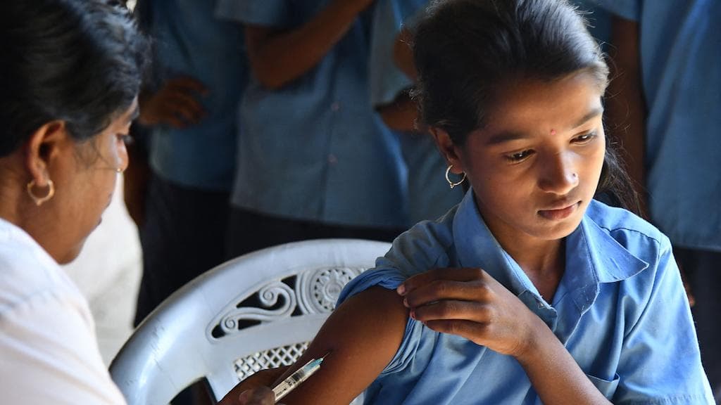 Covid 19 Vaccination: নতুন বছর কীভাবে সম্পন্ন হবে টিকাকরণ কর্মসূচি, রাজ্যগুলোকে নির্দেশ কেন্দ্রের