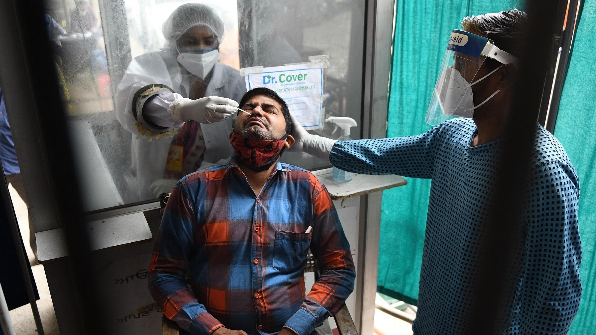 Bengal Covid Update : একদিনে আক্রান্ত ৬,০৭৮, রাজ‍্যে সামান‍্য কমল দৈনিক সংক্রমণ, বাড়ল মৃত‍্যু সংখ‍্যা