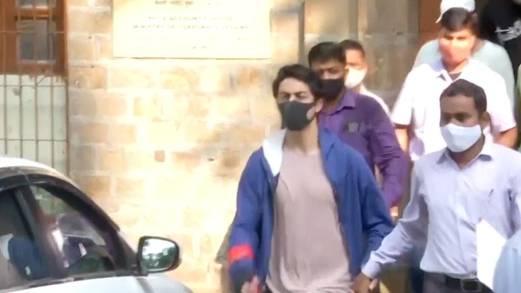 NCB के समन पर पेश नहीं हो पाएंगे Aryan Khan, रिपोर्ट्स में दावा- दिखे कोरोना जैसे लक्षण