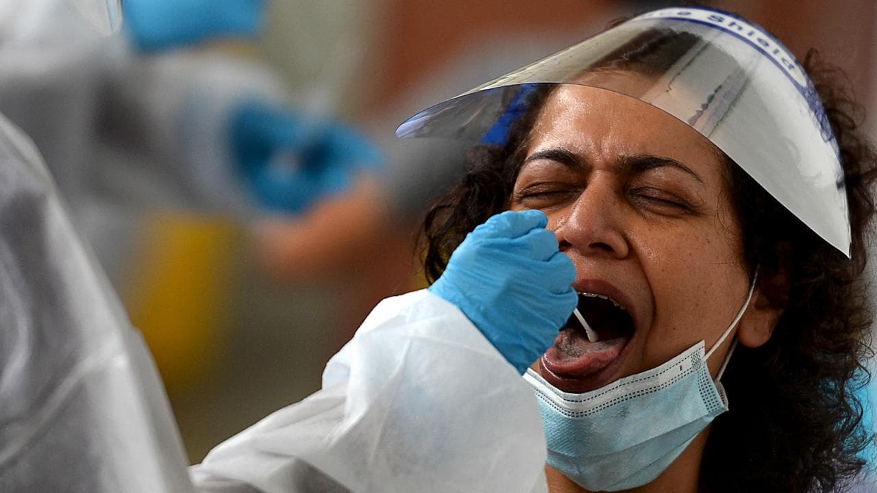 India Covid Update : দেশে একলাখের গণ্ডি পার করল করোনার দৈনিক সংক্রমণ, ওমিক্রনে আক্রান্ত বেড়ে ৩,০০৭ জন